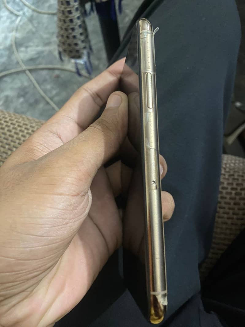 Apple iPhone 11 pro 4