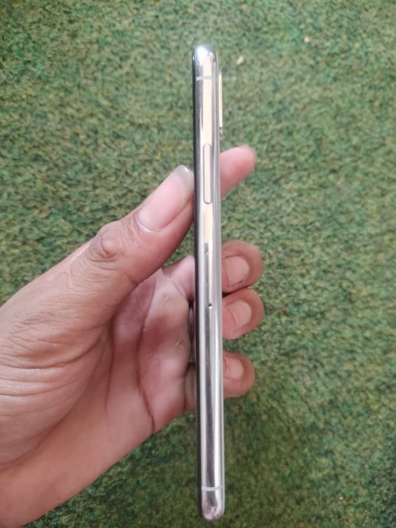 Apple iPhone X 3
