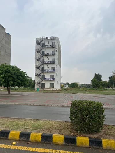5.33 MARLA CORNER COMMERCIAL PLOT ON PRIME LOCATION WITH 50 WIDE PARKING SPACE AVAILABLE FOR SALE IN N EW LAHORE CITY PHASE 2 MAIN 150 FIT ROAD ALL DUSE CLEAR