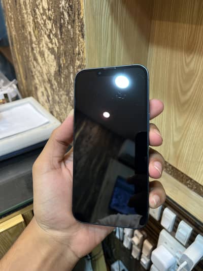 Apple iPhone 13