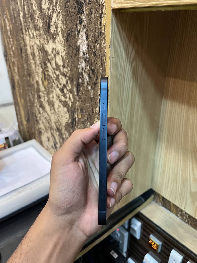 Apple iPhone 13 3