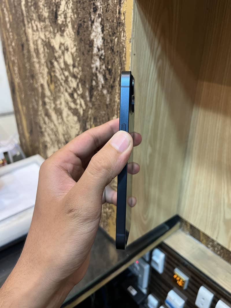 Apple iPhone 13 4