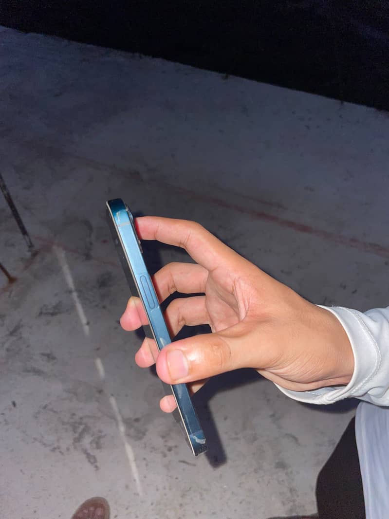 Apple iPhone 13 1