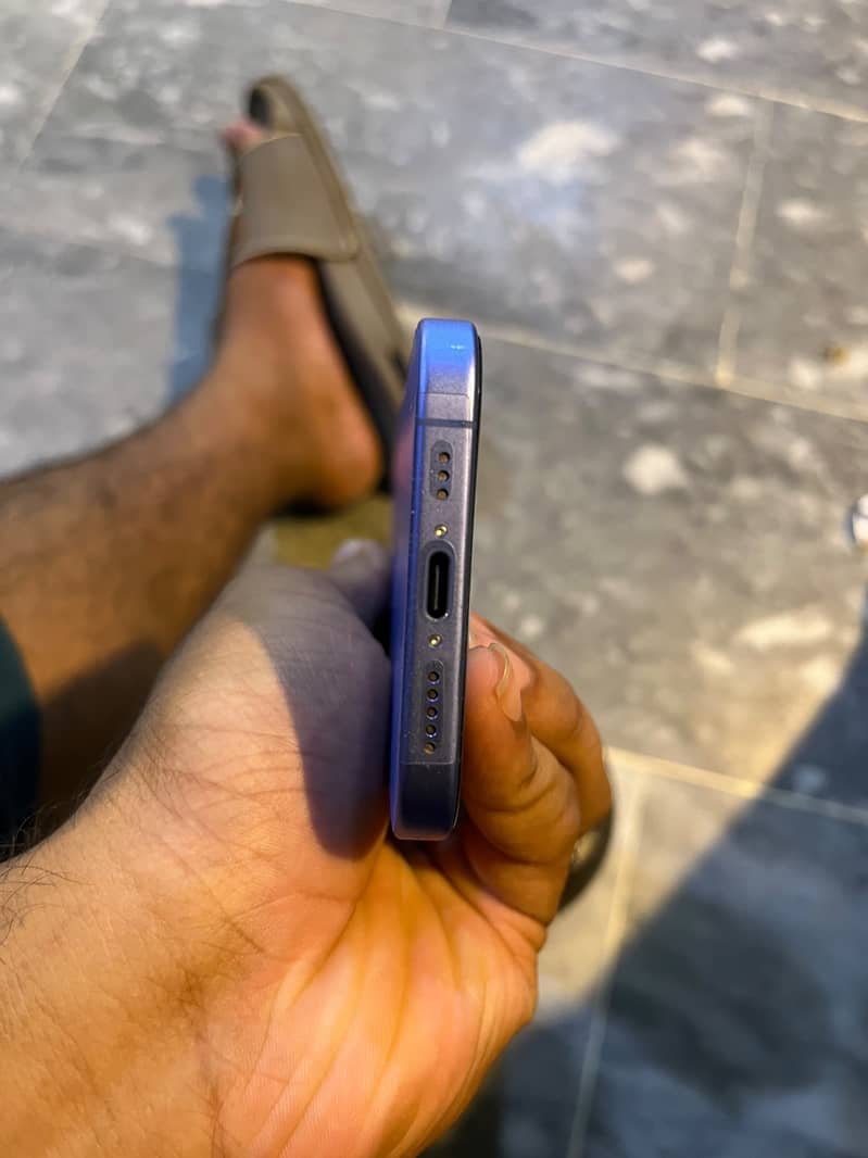 Apple iPhone 16 1