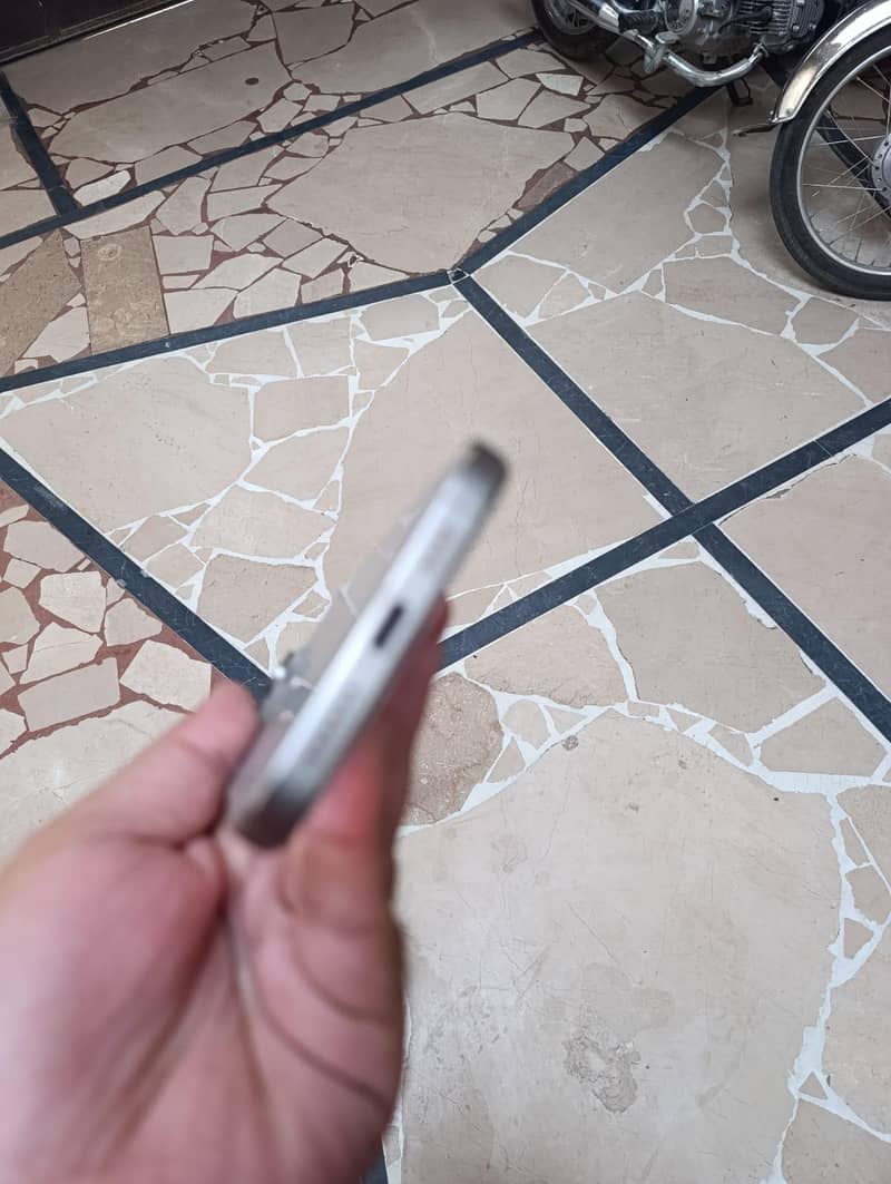 iPhone 15 pro max 2