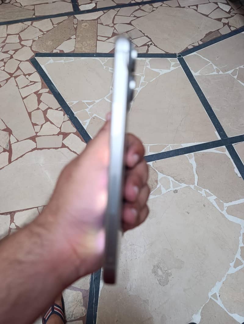 iPhone 15 pro max 3