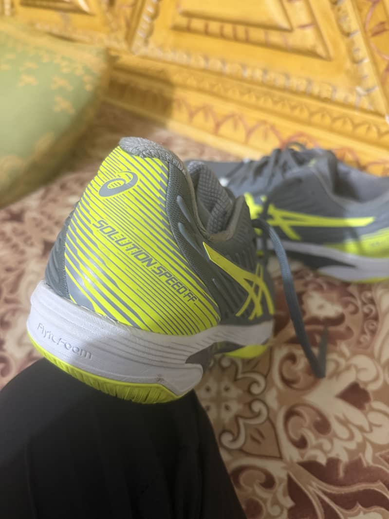 ASICS 4