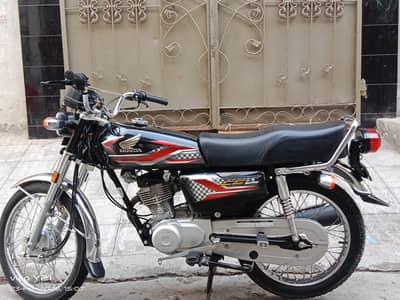 Honda 125 black color
