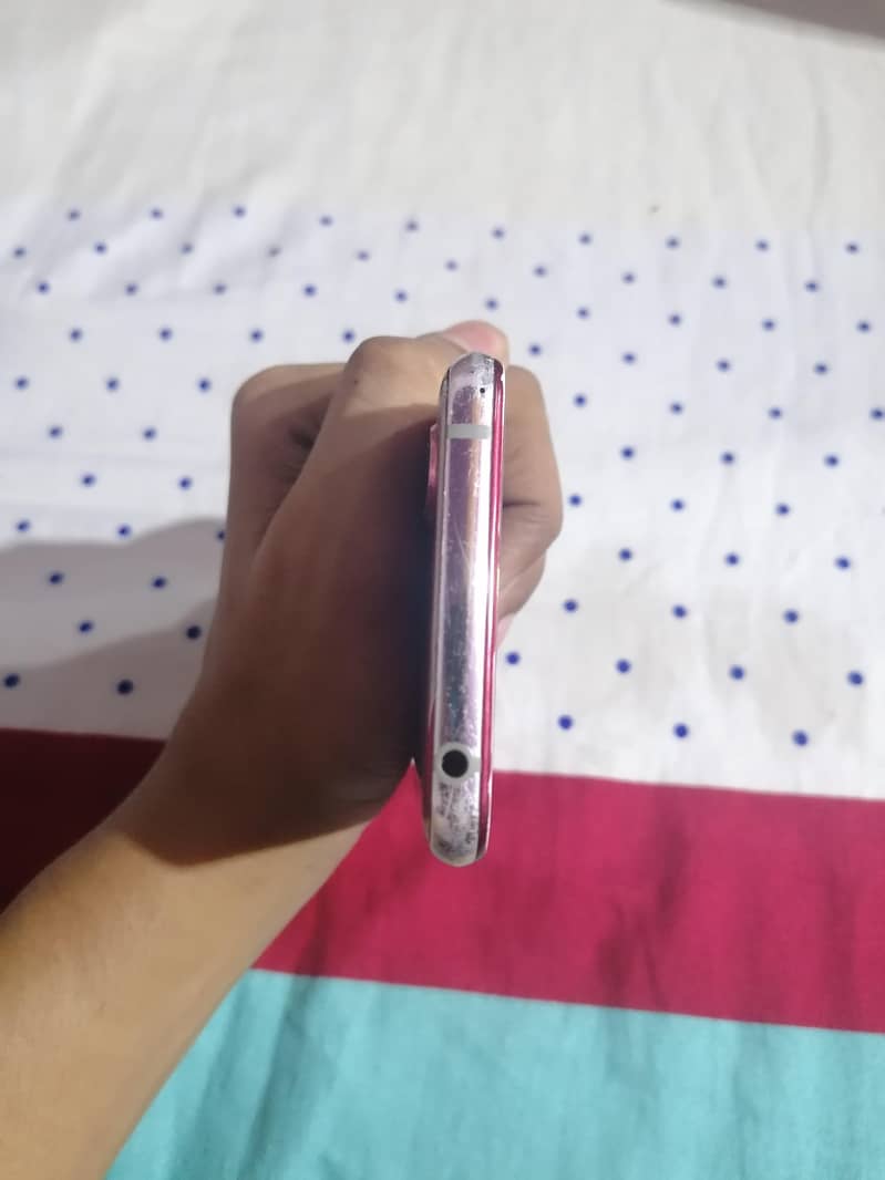 Sharp Aquos R2 3