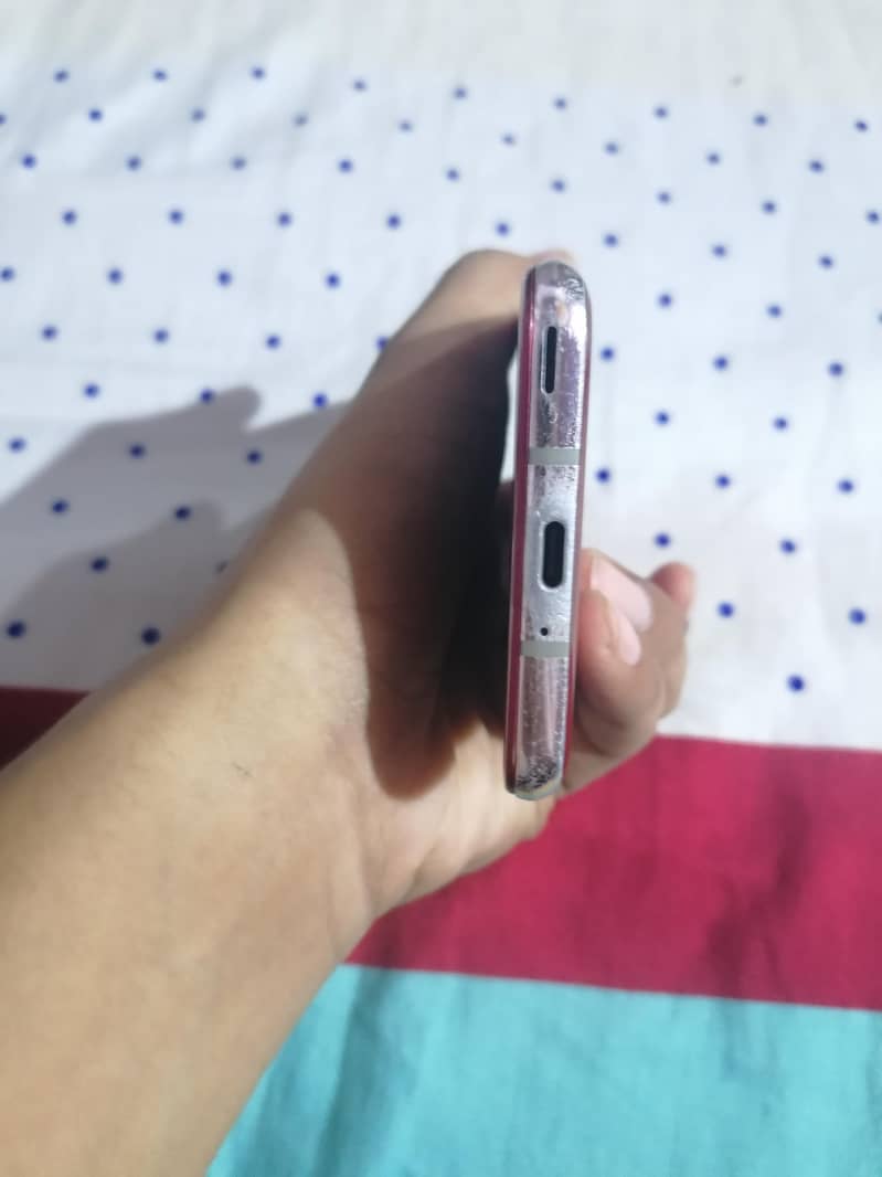 Sharp Aquos R2 4