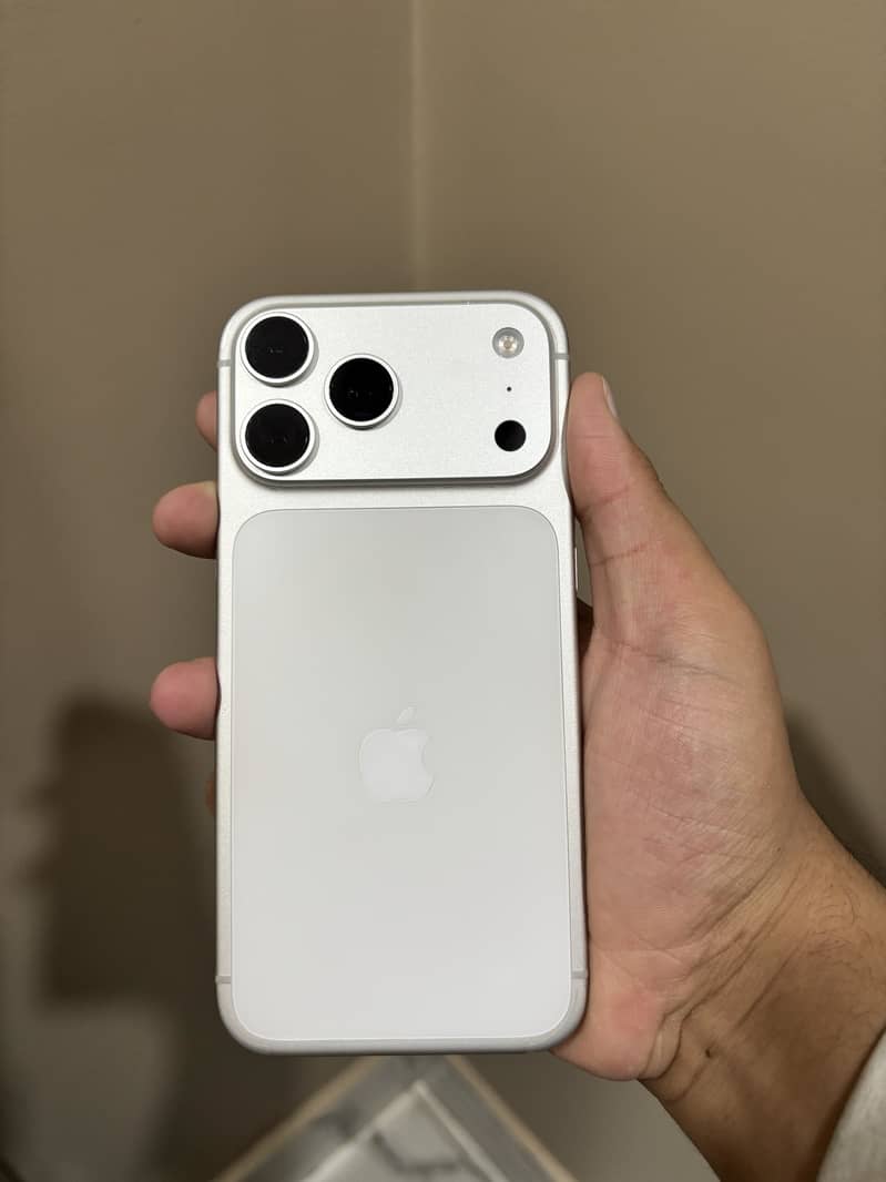 Apple iPhone 17 Pro Max 0