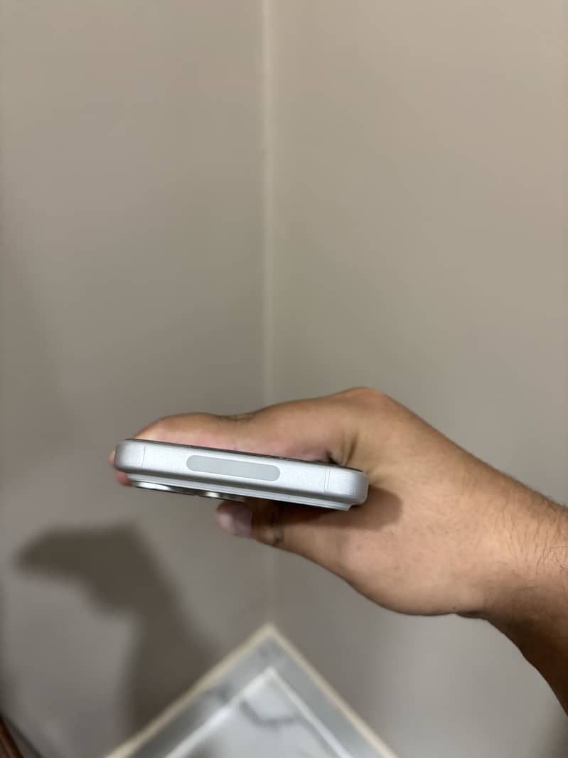 Apple iPhone 17 Pro Max 4