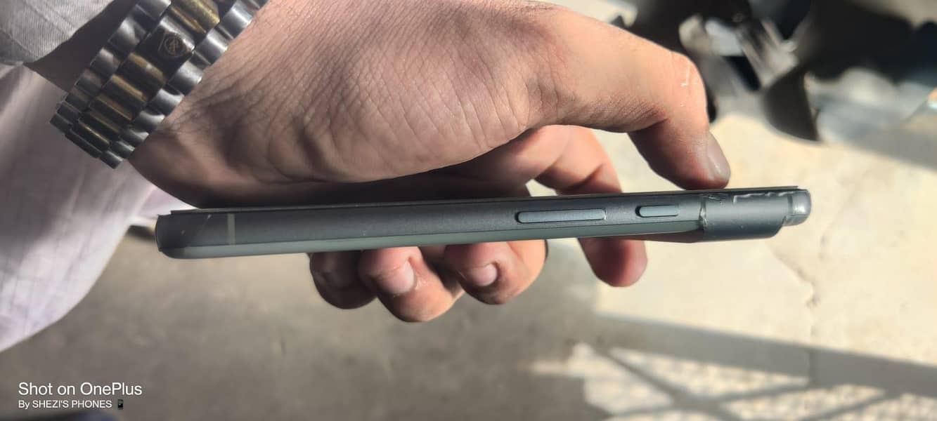 Google Pixel 8 4