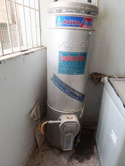 Asian gas geyser for sale in mint condition