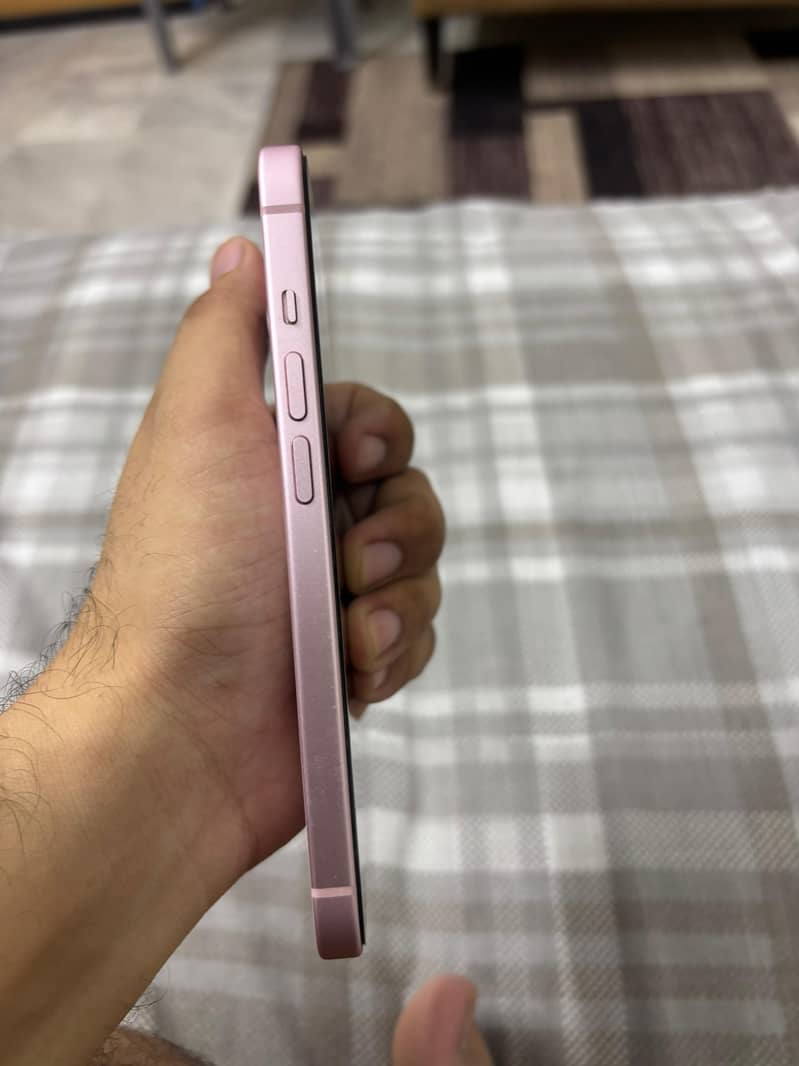 Apple iPhone 15 4