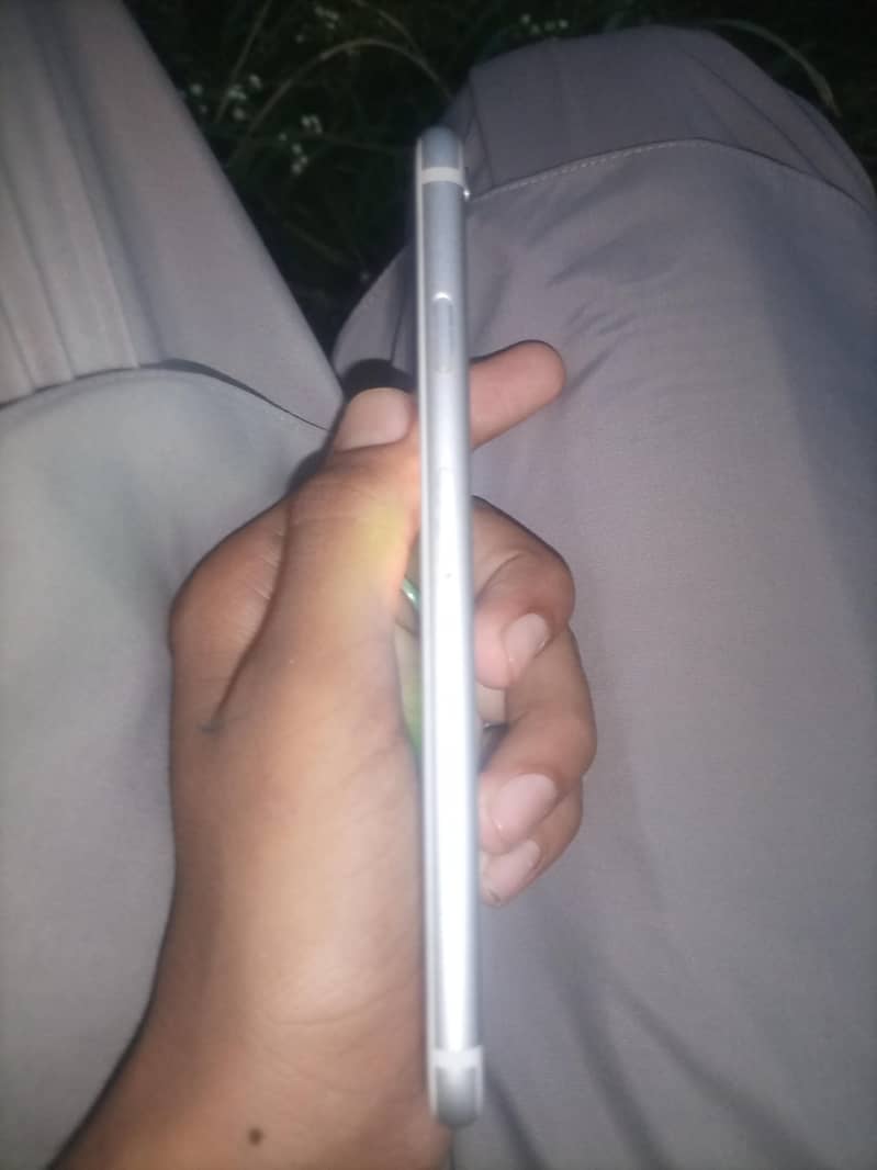 Apple iPhone 6S 4