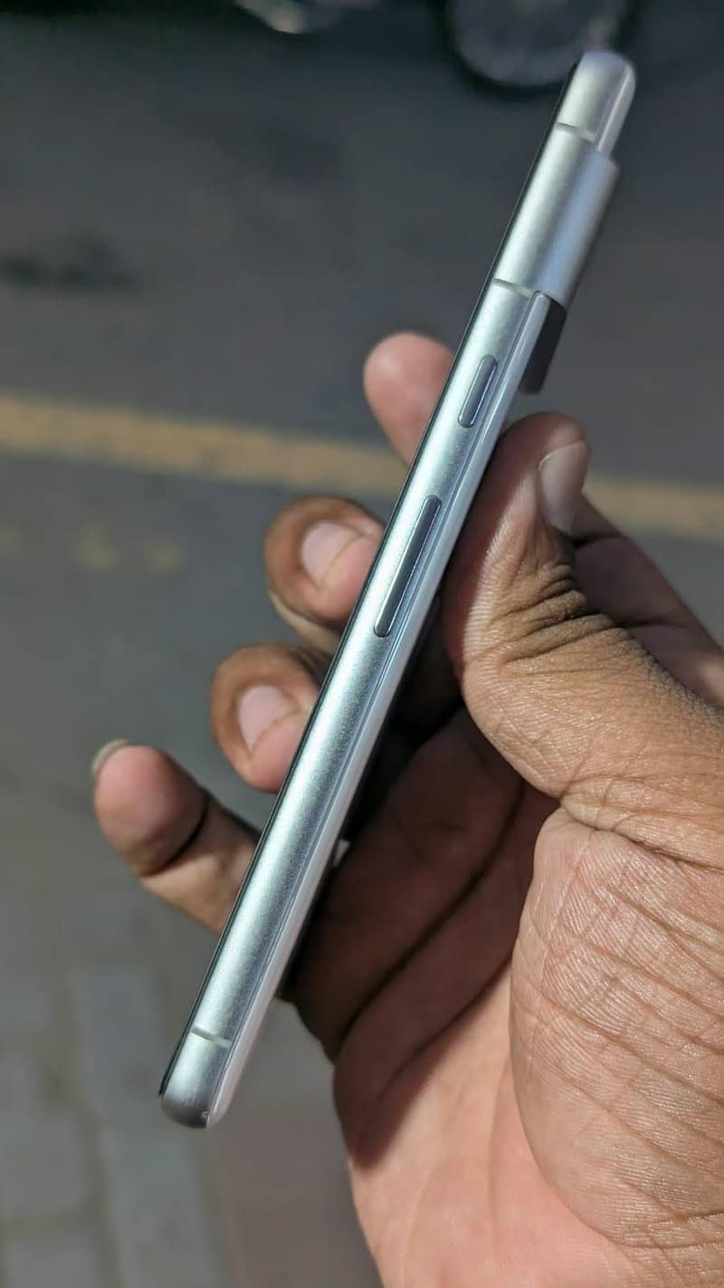 Google Pixel 7 4
