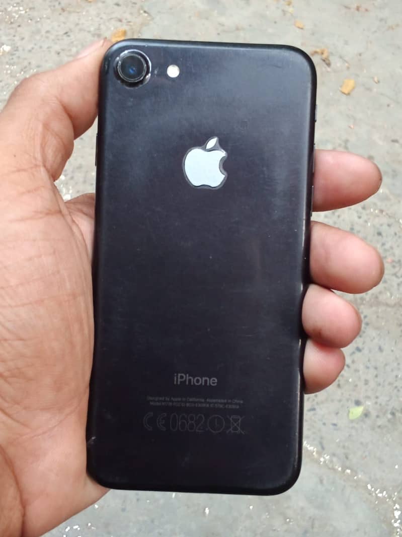 Apple iPhone 7 0