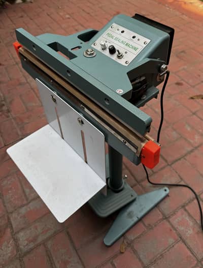 PEDAL SEALING MACHINE