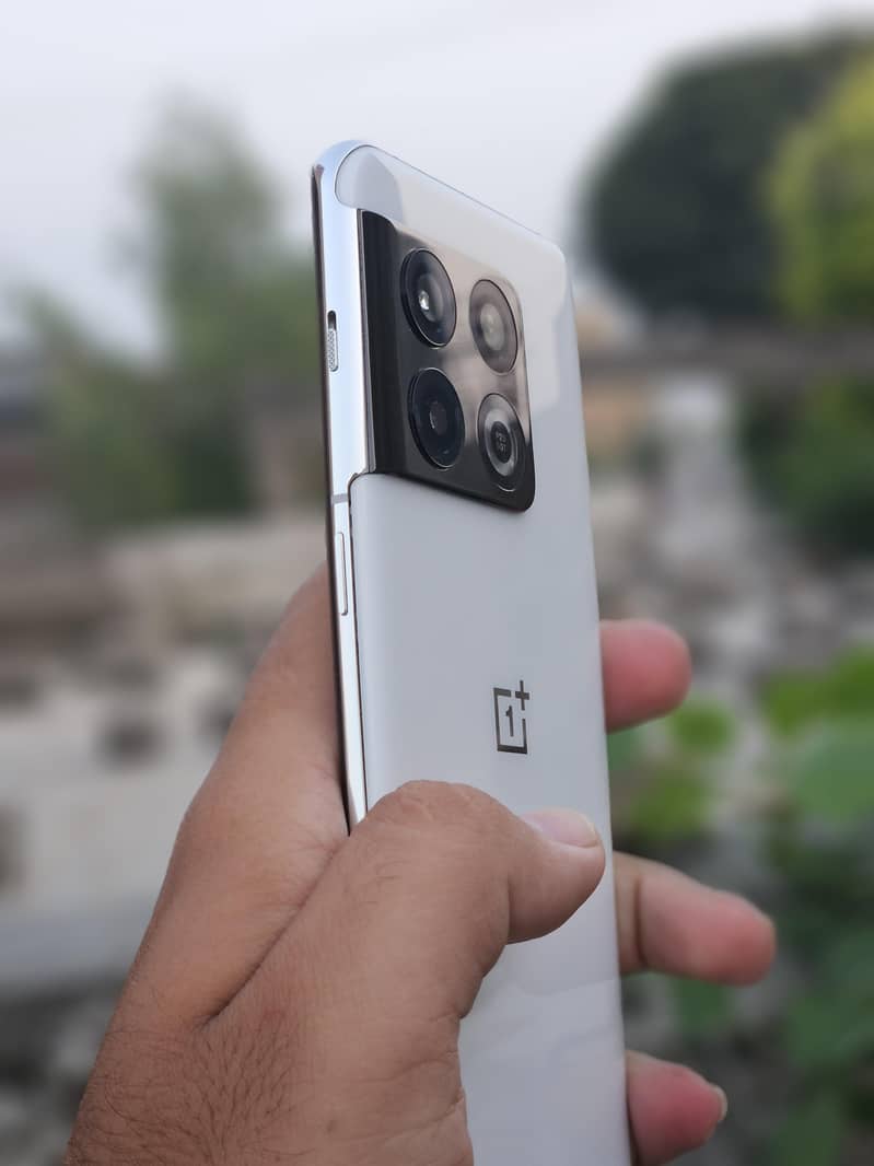 One Plus 10 Pro 1