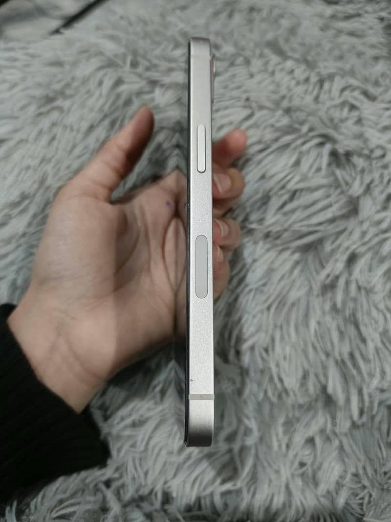 Apple iPhone 13 2