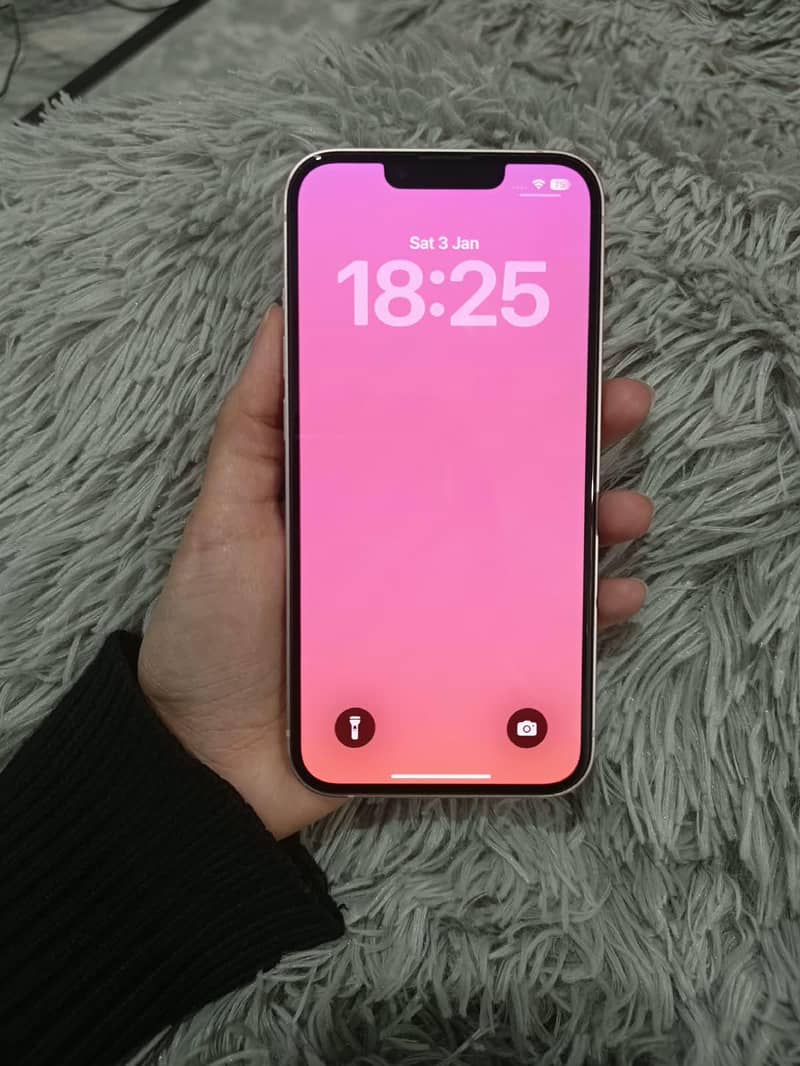 Apple iPhone 13 4