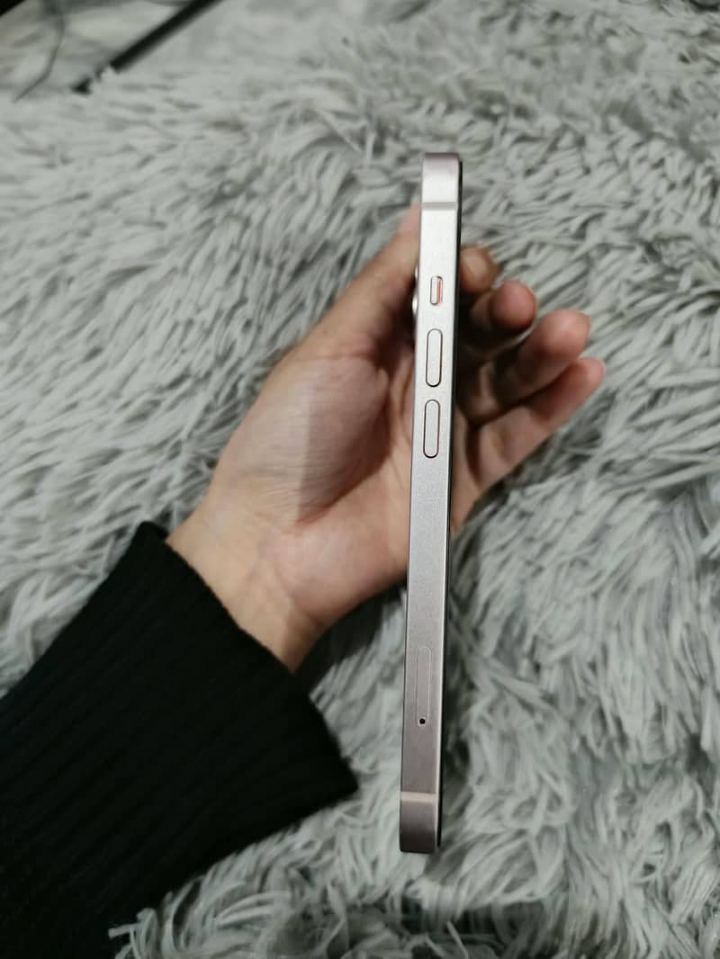 Apple iPhone 13 7