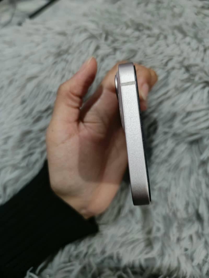 Apple iPhone 13 8