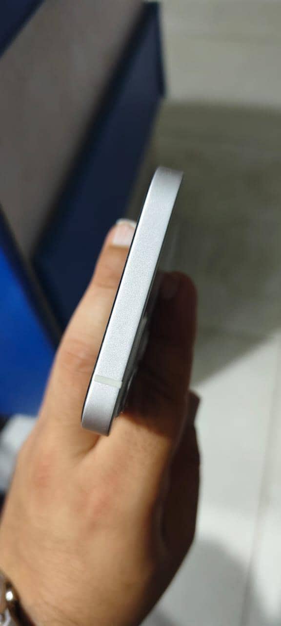 Apple iPhone 12 1