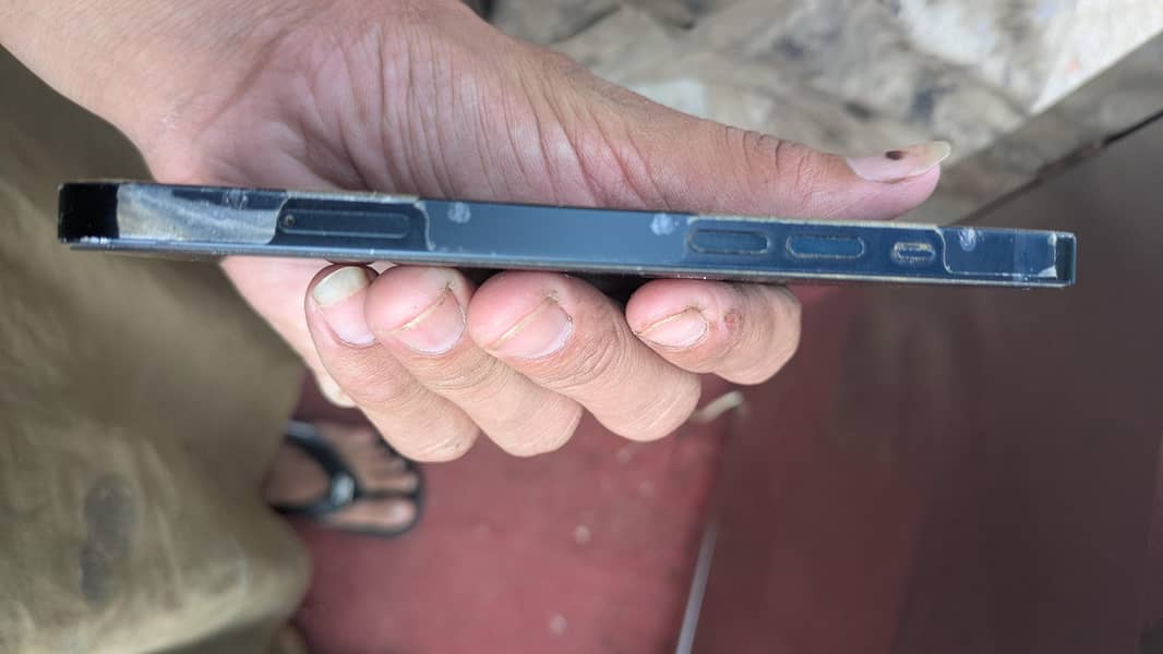Apple iPhone 13 8