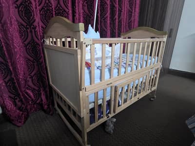Baby cot in excellent condition