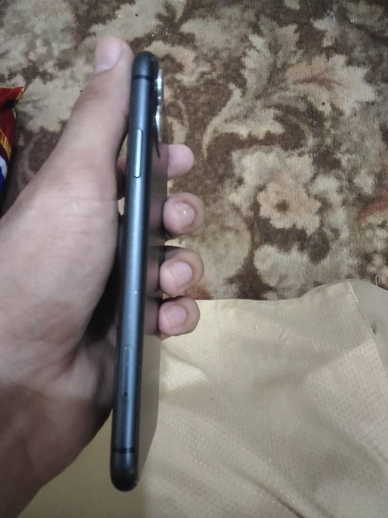 Apple iPhone 11 3
