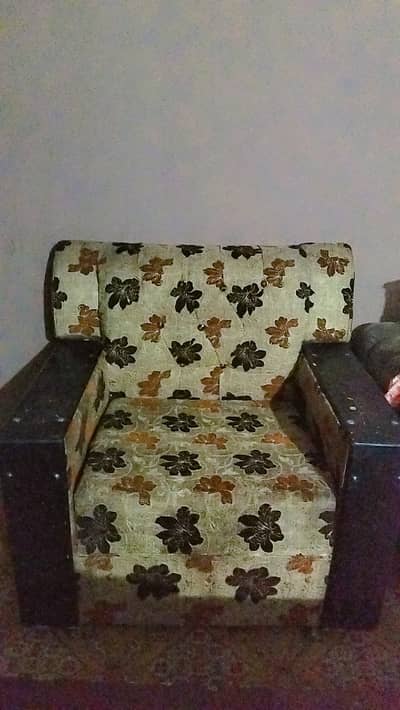6 seater sofa set available for sell