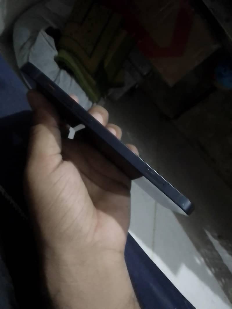 Apple iPhone 12 3