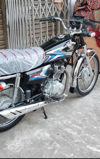 Honda CG-125. . . {2025} 8th Month Karachi Number. . . . . 0303/0255582