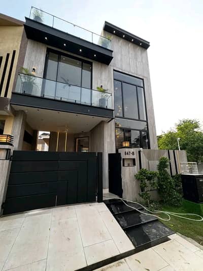 5 Marla Luxury House is Available for Rent in Bahria Town Lahore