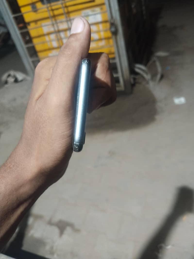 Apple iPhone 8 4