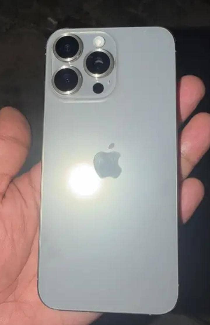 Apple iPhone 15 Pro Max 0