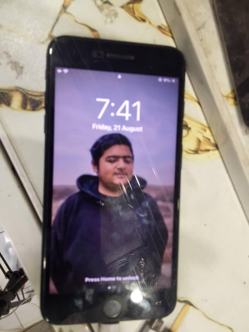 Apple iPhone 7 Plus 2