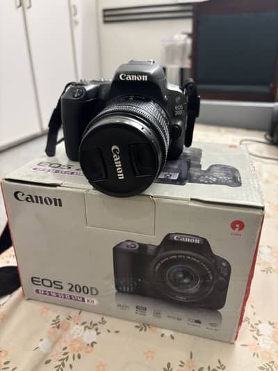 Canon 200d with box and 18-55mm kit lens