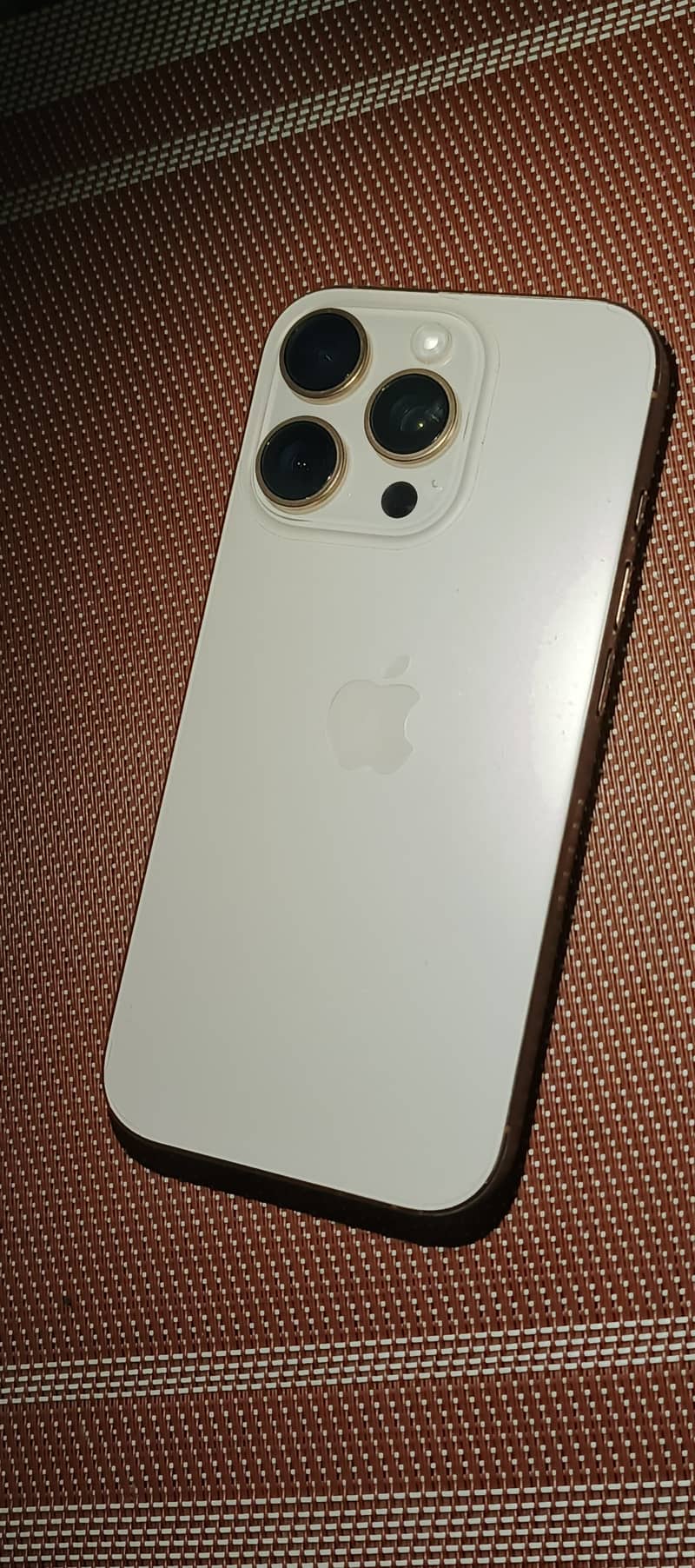 Apple iPhone 16 Pro 2