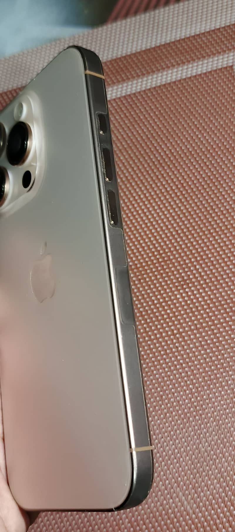 Apple iPhone 16 Pro 3