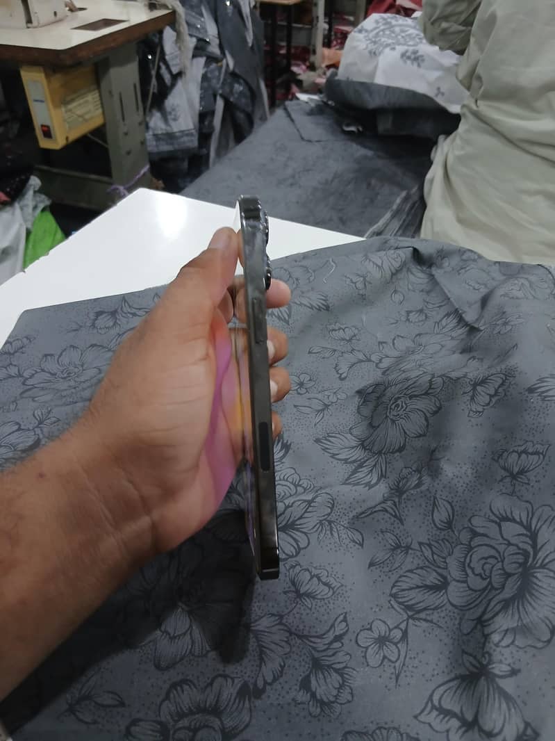 Apple iPhone 13 Pro Max 1