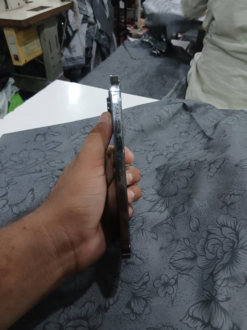 Apple iPhone 13 Pro Max 3