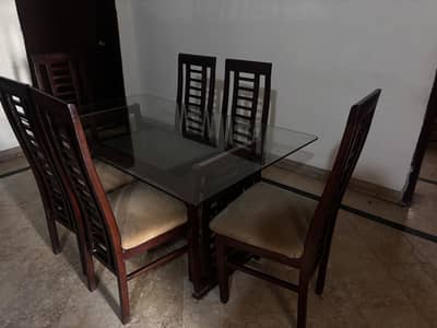 Reasonable Price 6 Chairs and Dinning Table