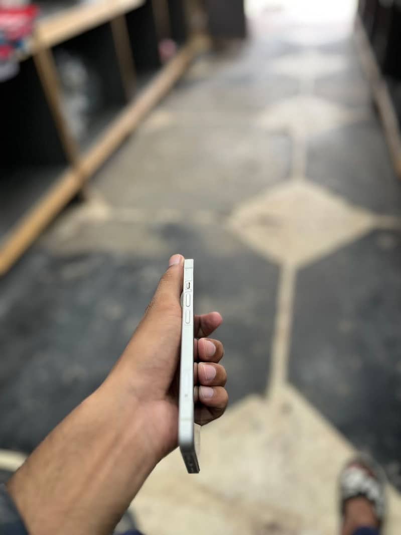 Apple iPhone 13 3