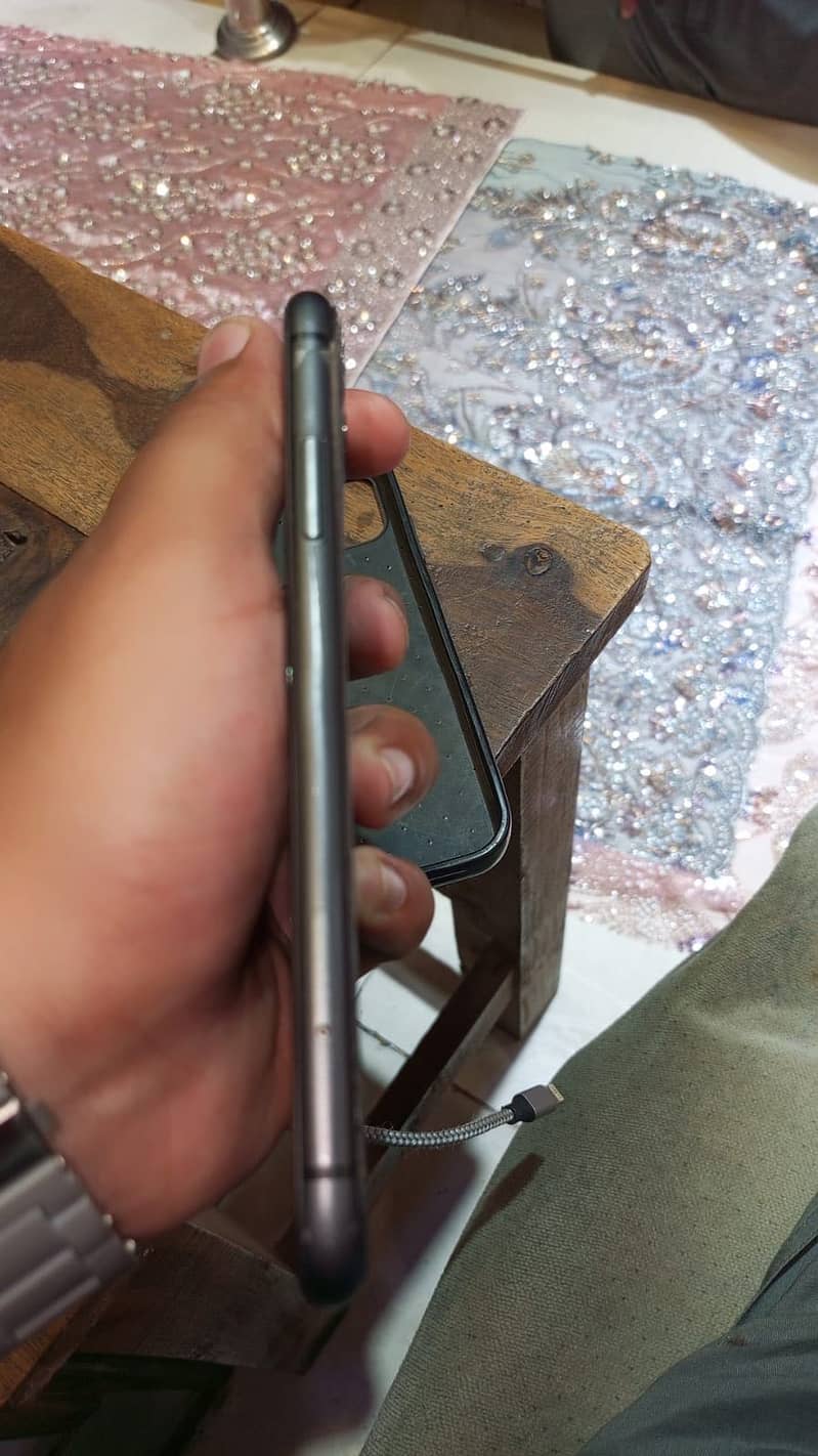 Apple iPhone 11 3