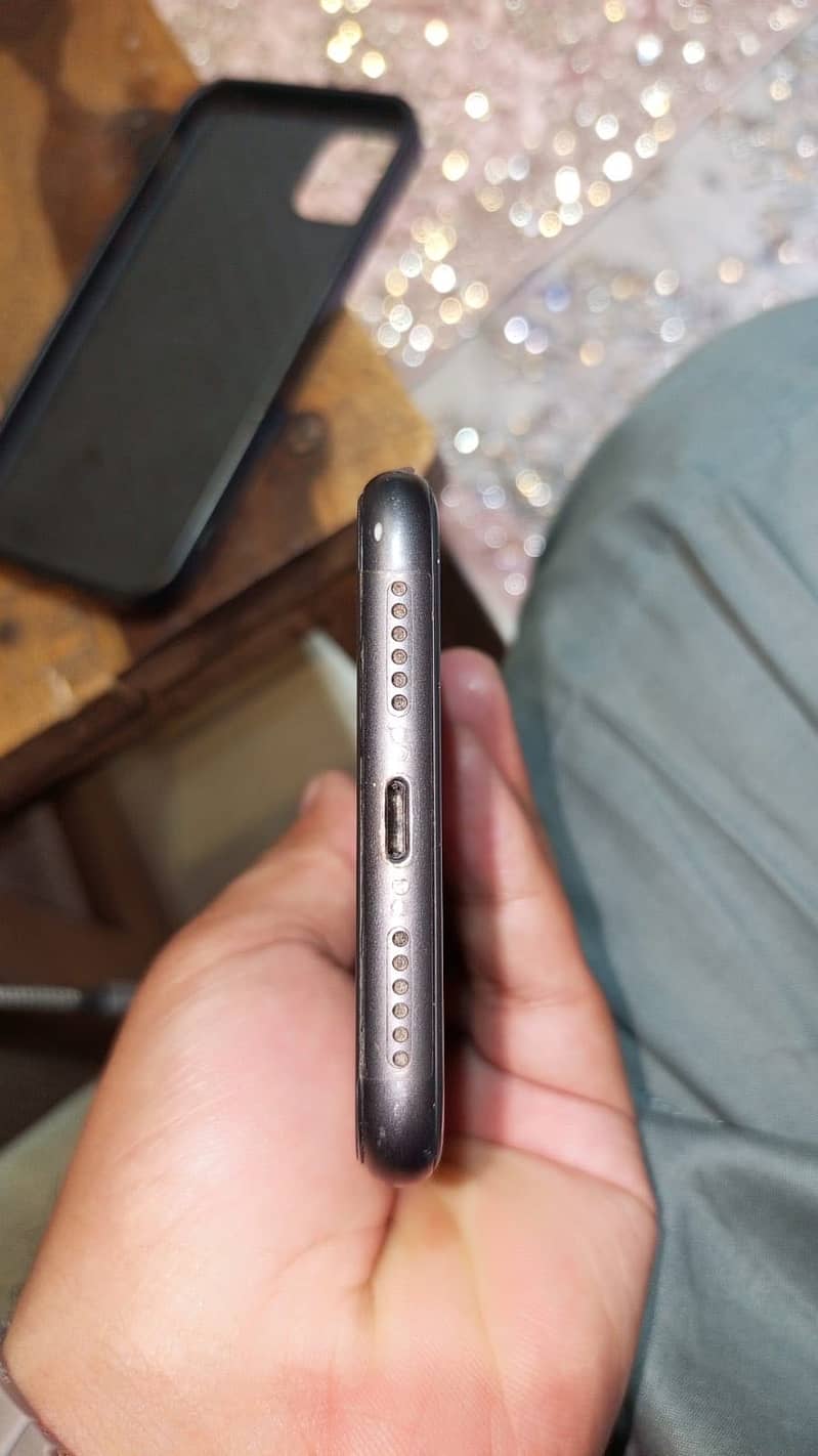 Apple iPhone 11 4