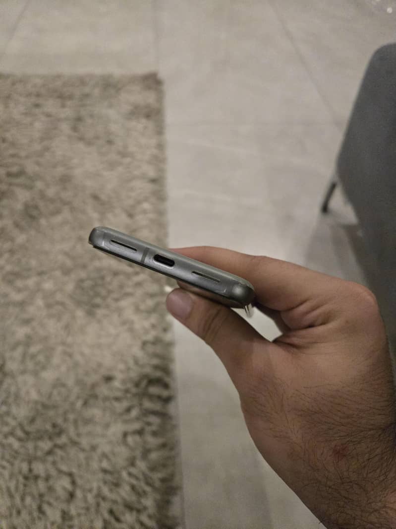 Google Pixel 8 4