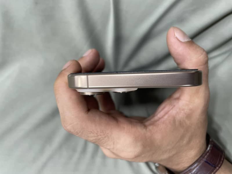 Apple iPhone 16 Pro Max 5
